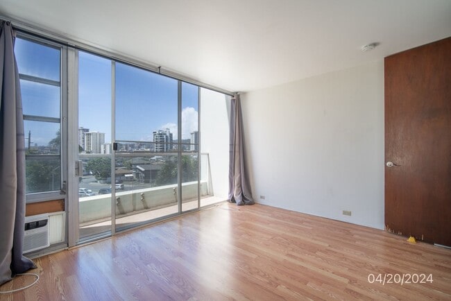 Building Photo - Clean 1BR/1BA/1PKG in Ala Wai Plaza Skyrise.