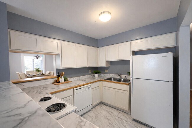 Building Photo - 907 Registry Dr