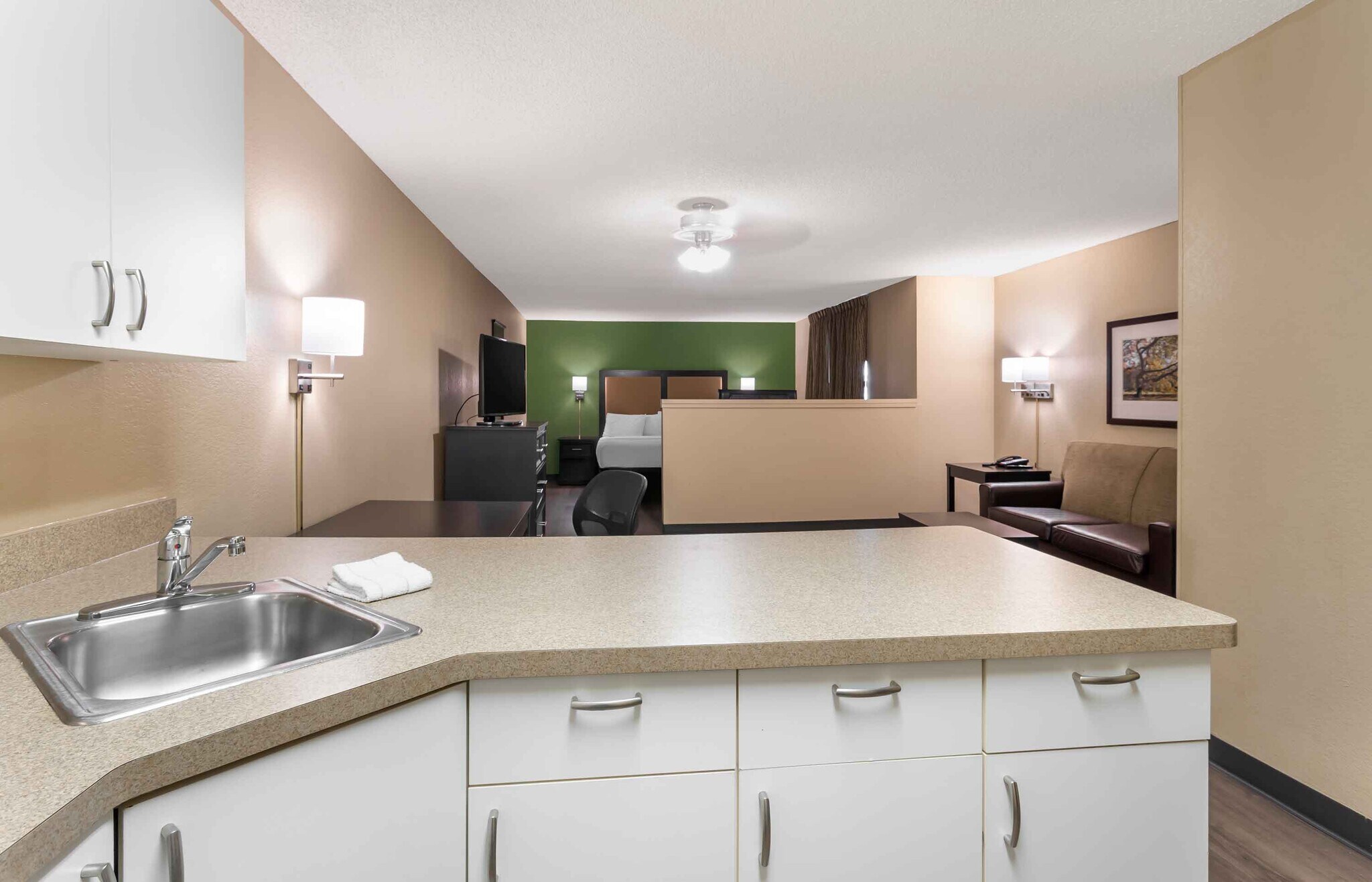 Building Photo - Furnished Studio-St. Louis - Airport - Central