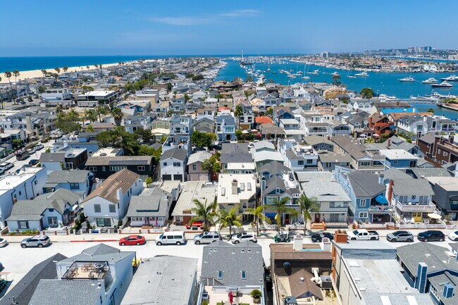 Building Photo - Furnished or Unfurnished Turn Key Updated Home in the Heart of the Peninsula