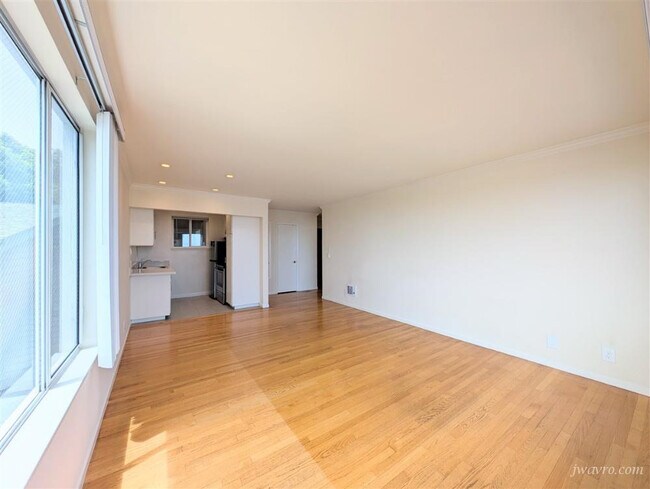 Building Photo - 60 Parkridge Dr