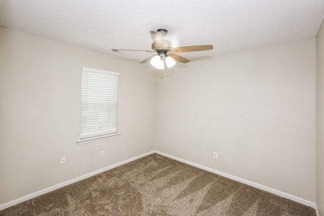 Building Photo - 7517 Grabill Dr