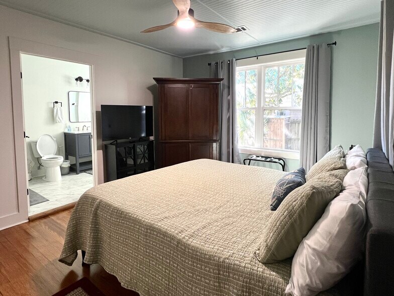 Building Photo - 201 Lovell Ave