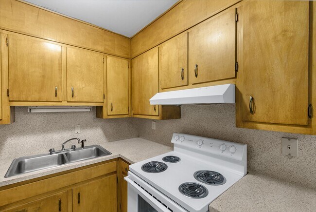 Building Photo - Celeste Manor - 1 Bedroom / 1 Bathroom Apartment