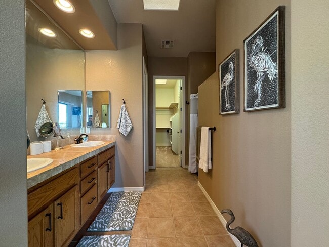 Building Photo - Luxurious Furnished Golf Course Short-Term Rental