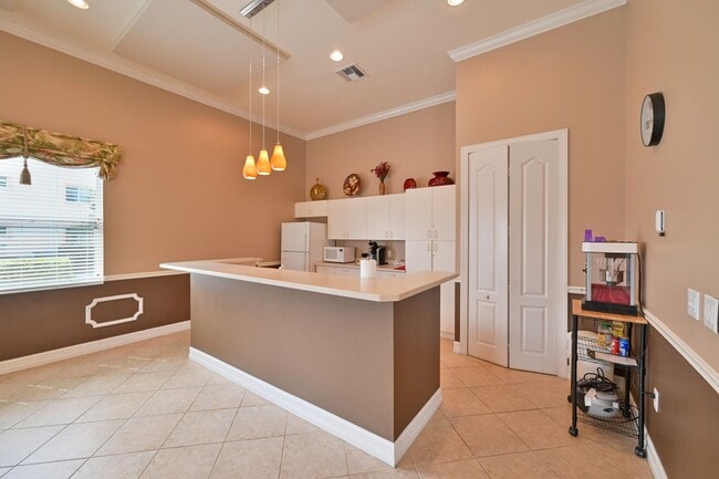 Building Photo - ** Immaculate Blue Heron Sanctuary Condo ~ Available ASAP **