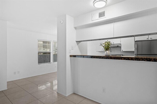 Building Photo - 4413 Whispering Valley Dr