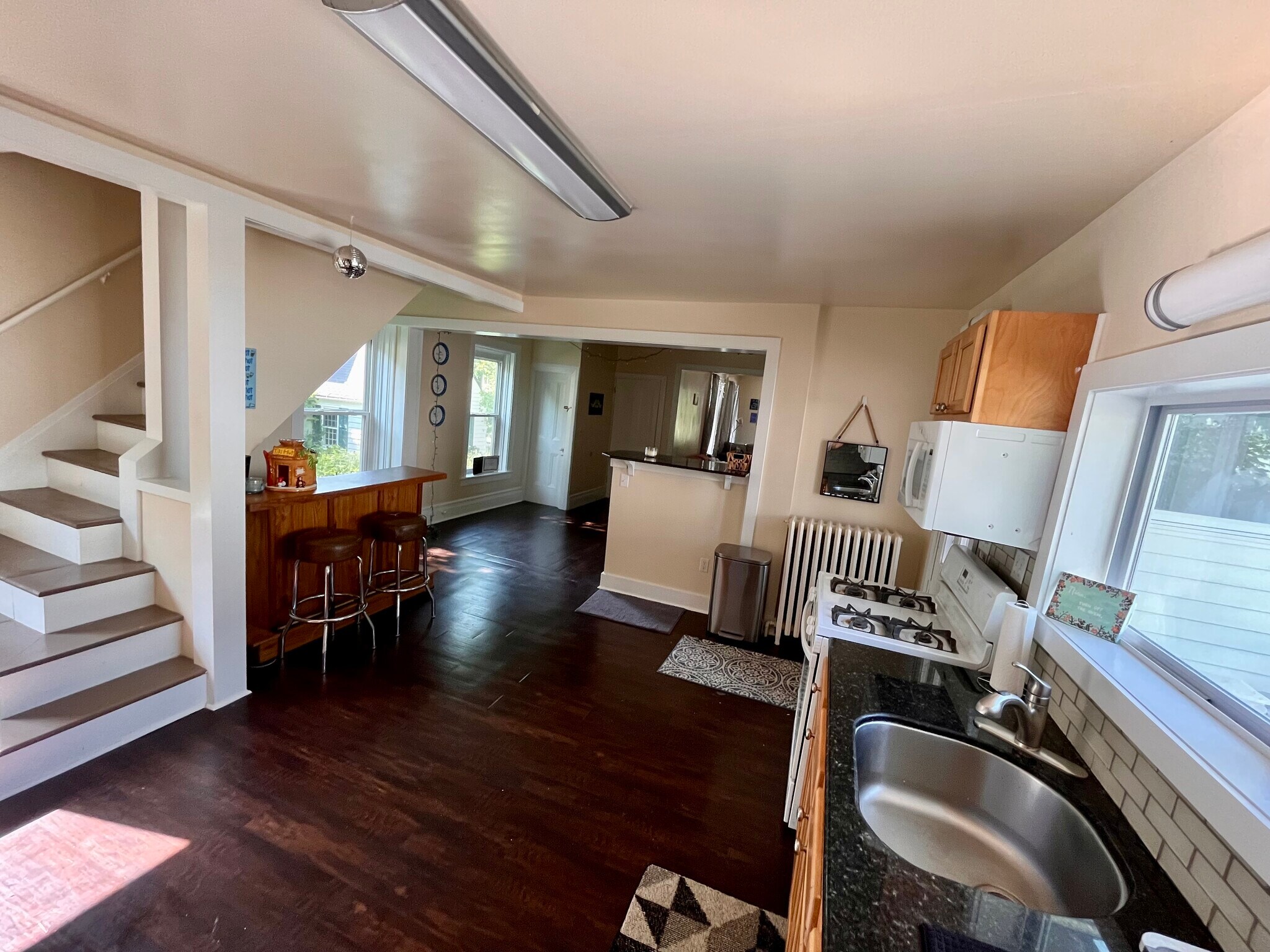 Building Photo - 52 Center St