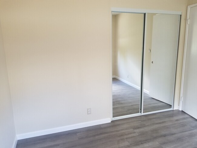 Building Photo - Gorgeous 3 Bedroom, 2 Bath home in great l...