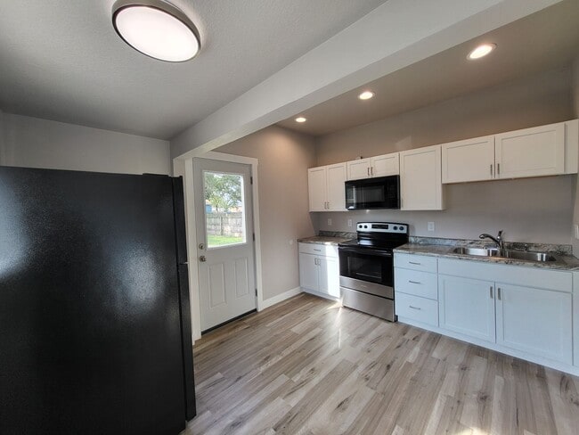 Building Photo - MOVE IN SPECIAL! Beautifully renovated East side home with 2+ car detached garage!
