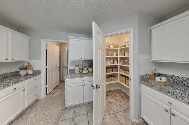 Building Photo - Beautiful 4BR Home in Denton with Fireplace, Fenced Yard & Garage