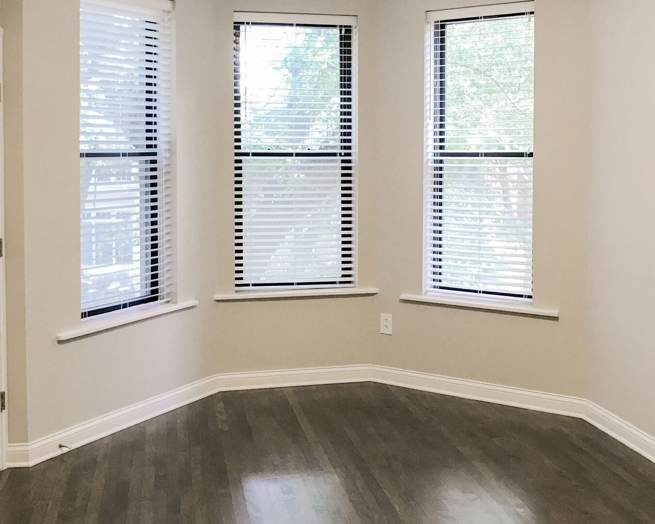 Building Photo - 1320 W Diversey Pky