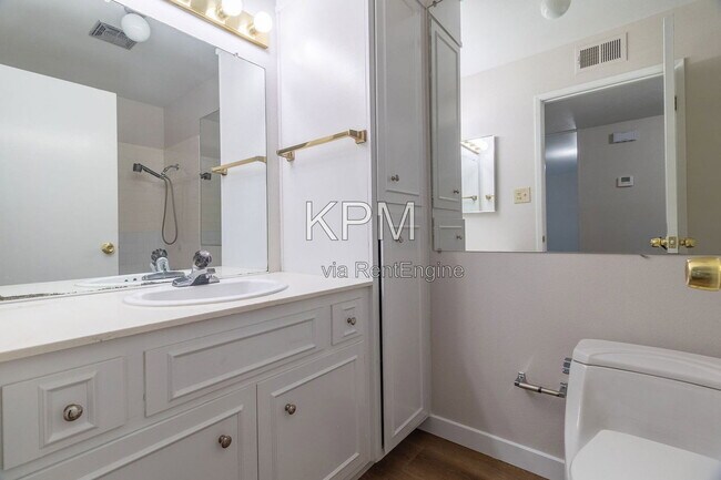 Building Photo - 6829 Mill Springs Ct