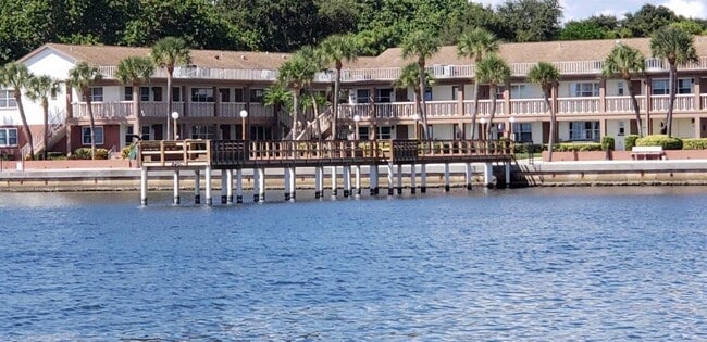 Building Photo - 650 Pinellas Point Dr S