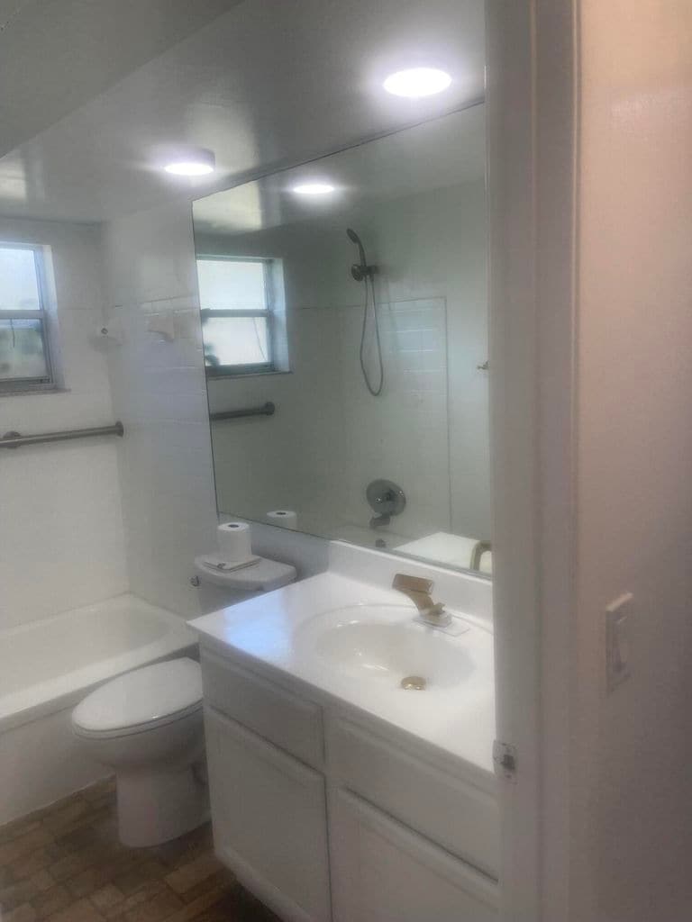 Building Photo - 202 Sparrow Dr