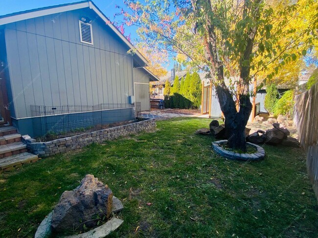 Building Photo - Charming 2 BR in downtown Bend - flexible ...