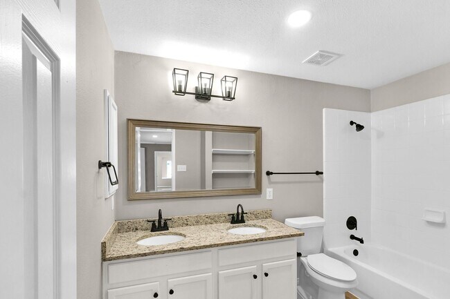 Building Photo - 4729 Woodhaven Ln