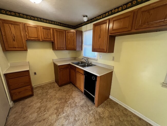 Building Photo - 9616 Elm Lake Dr