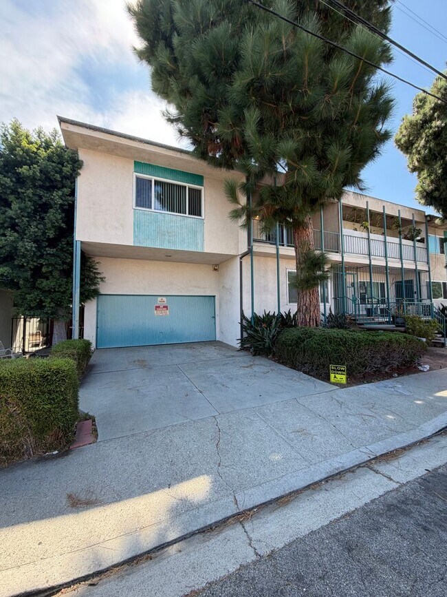 Building Photo - 900 Kincaid Ave