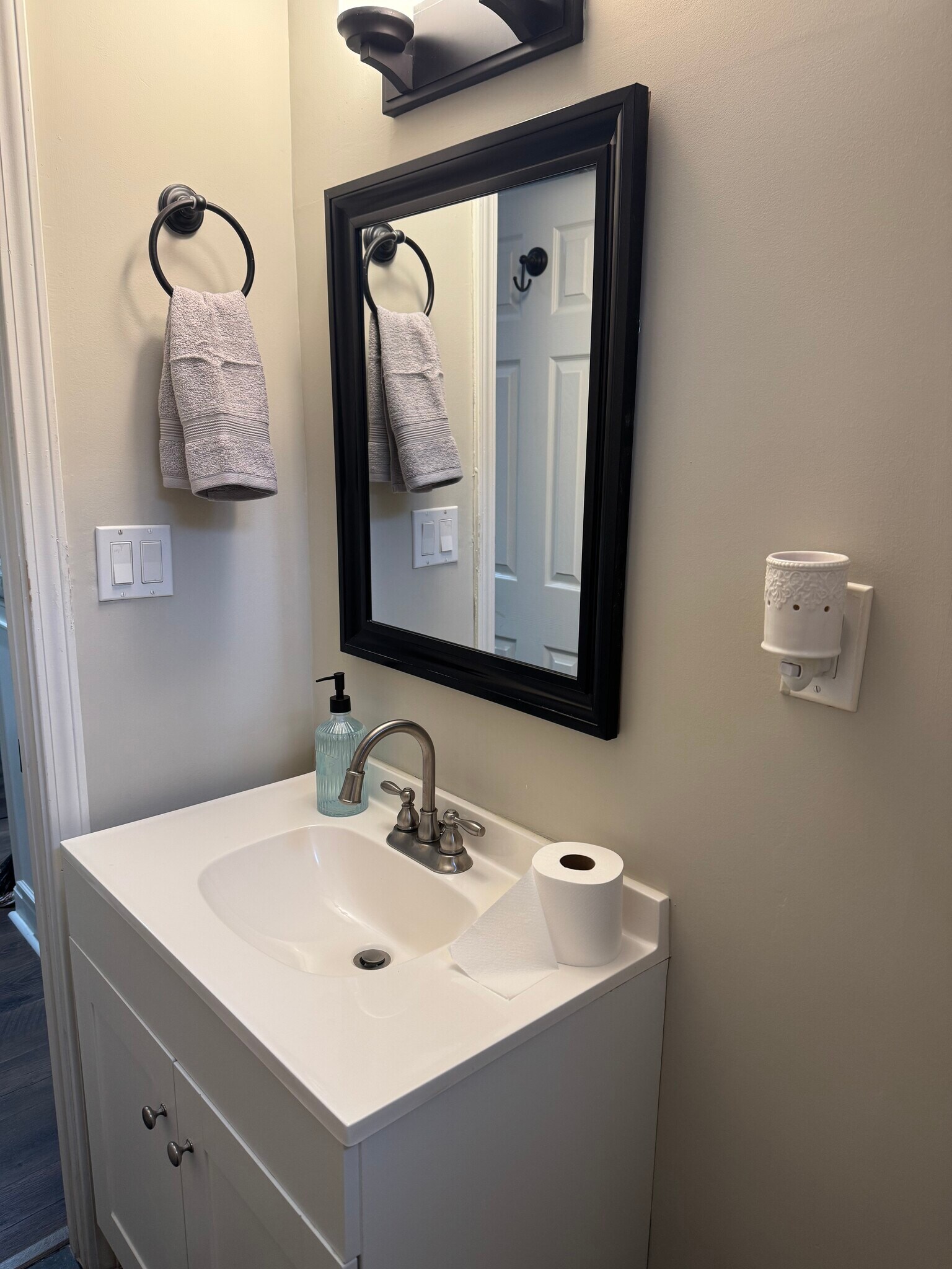 Building Photo - 2312 Azalea Dr