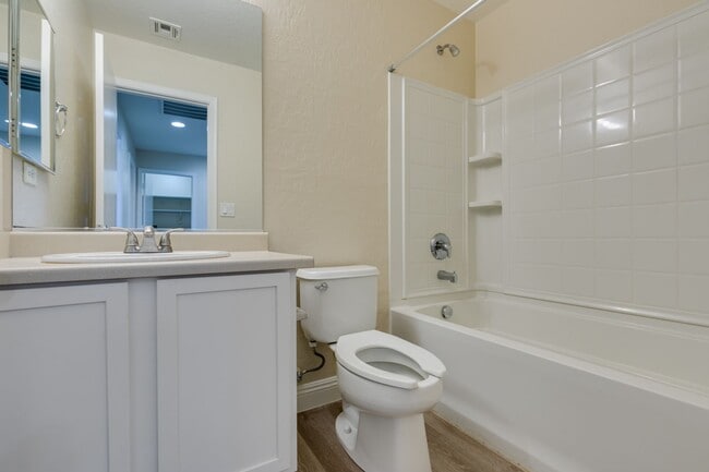 Building Photo - Upgraded spacious 4bedroom home near Mountains Edge!