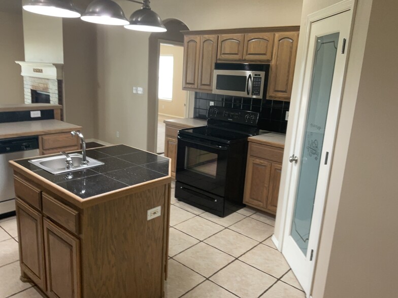 Building Photo - 9830 East 119th Pl S