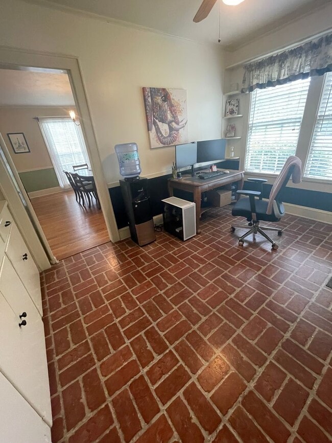 Building Photo - Spacious South Highlands 2 Bedroom Home with flex rooms!