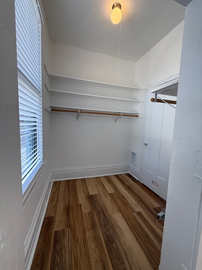 Building Photo - 156 Franklin St