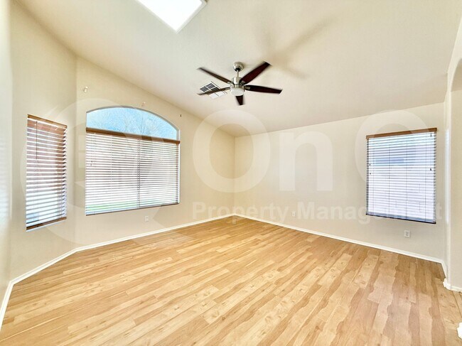Building Photo - 4234 E Redwood Ln