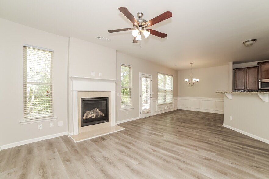 Building Photo - 9351 Opal Dr
