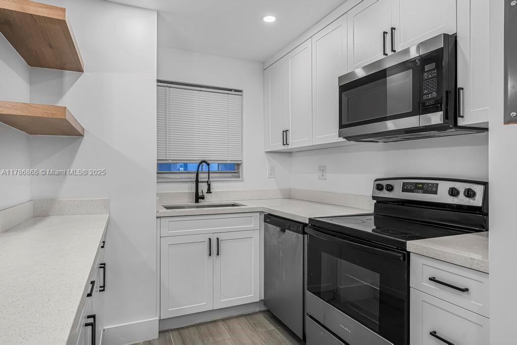 Building Photo - 110 Fontainebleau Blvd