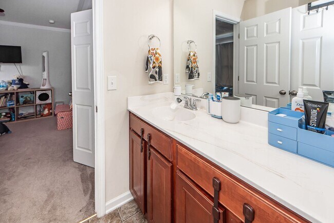 Building Photo - 3 Bedroom 2.5 Bath Single Family Home in S...