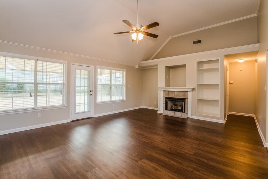Building Photo - 9893 Farmyard Dr