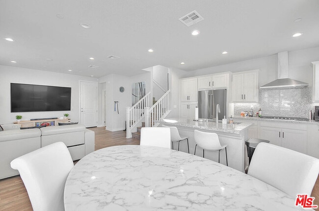 Building Photo - 629 Daniel Freeman Cir