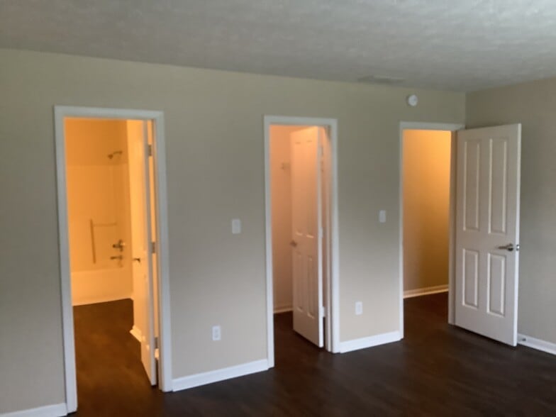 Building Photo - 6002 Candlewick Dr