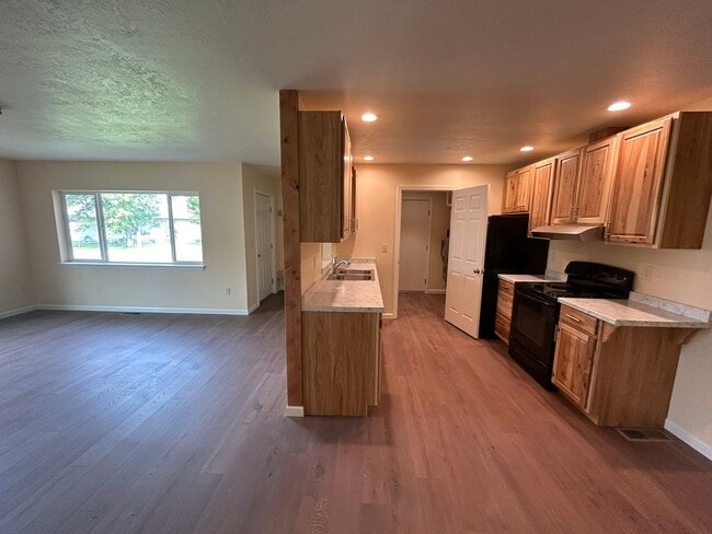 Building Photo - Beautiful 3 bed, 2 bath Hamilton home