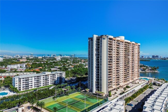 Building Photo - 1800 NE 114th St