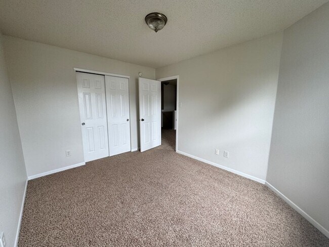 Building Photo - 1723 Elijah Blue Dr