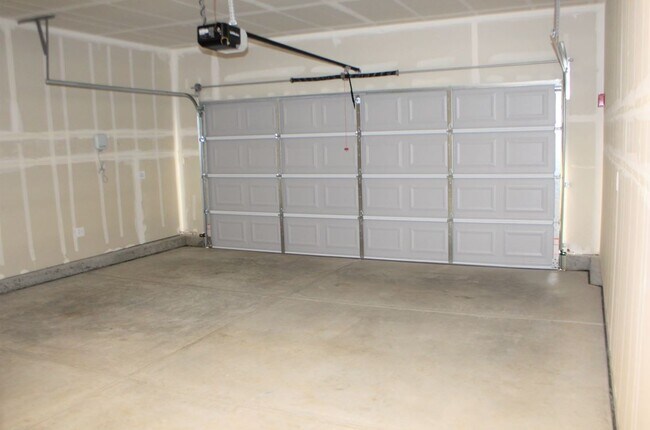 Building Photo - 717 Suzanne Dr