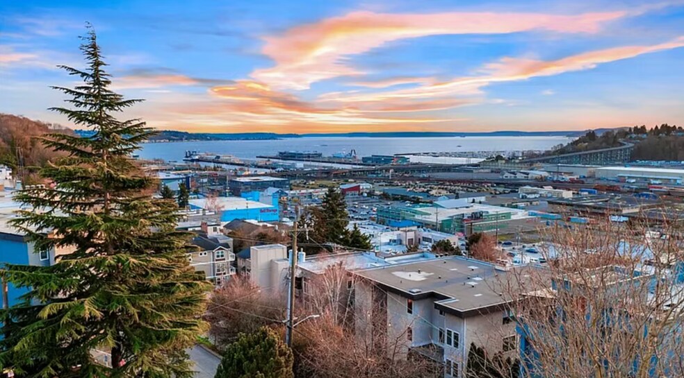 Building Photo - 2244 13th Ave W