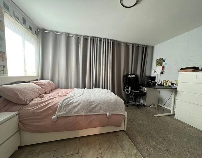 Building Photo - 3690 Broadway St