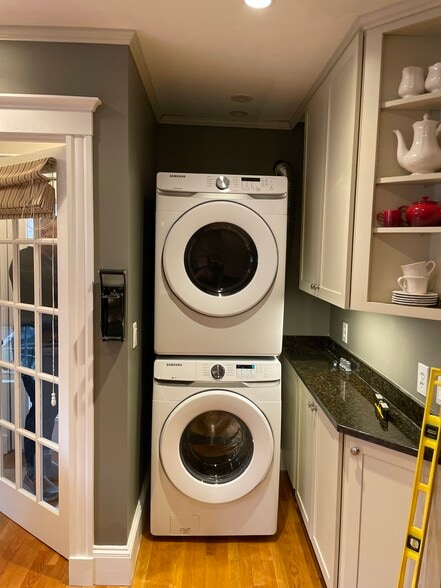 In-unit washer/dryer in kitchen nook - 36 Gerald Rd