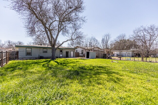 Building Photo - 215 Legion Dr W