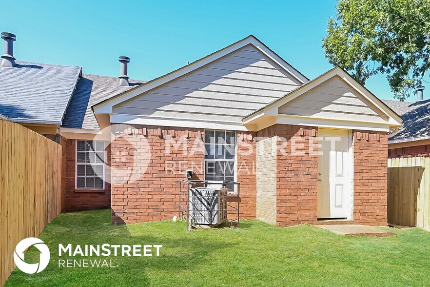 Building Photo - 4568 Summer Creek N