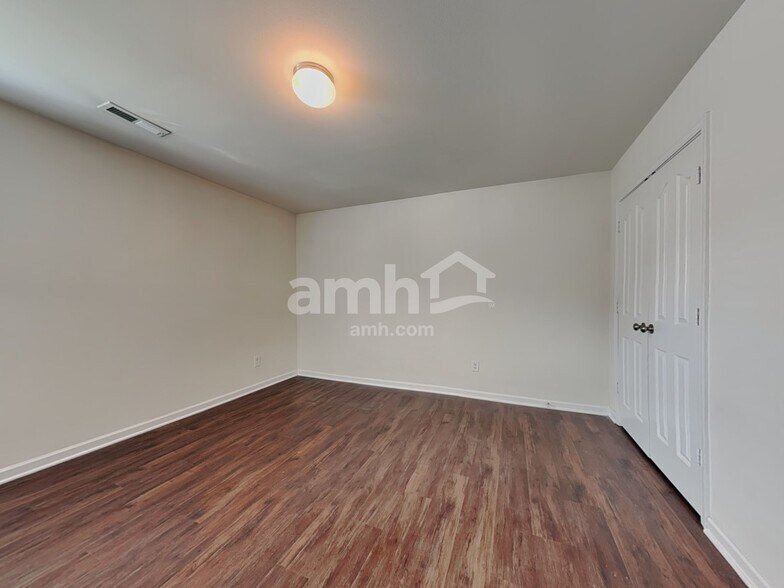 Building Photo - 4984 Mount Hope Dr