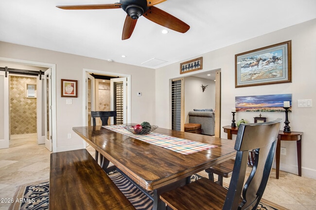 Building Photo - 2032 E La Jolla Dr