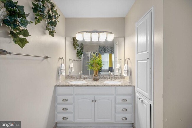 Building Photo - 15 Owen St