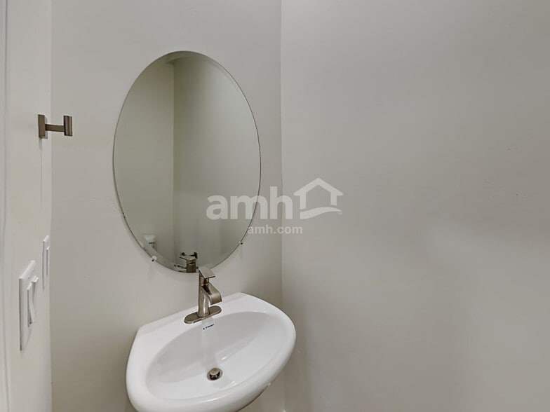 Building Photo - 6047 W Arranmore Dr