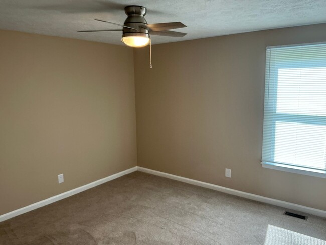 Building Photo - 101 Shady Maple Dr