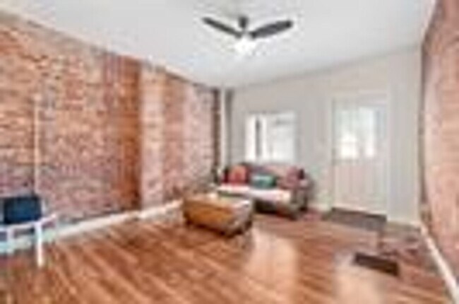Building Photo - 516 Borland St